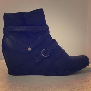 bare traps sheigh wedge bootie